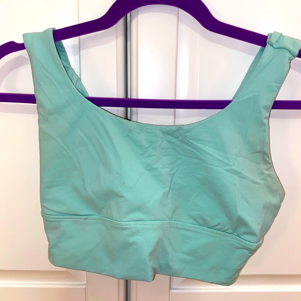 GapFit Medium Impact Sports Bra